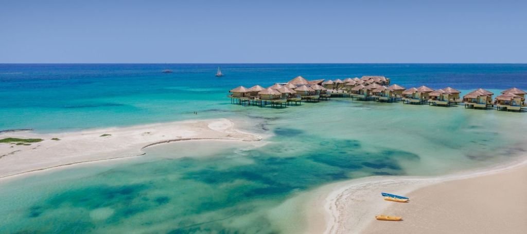Este hotel de México tiene bungalows sobre el mar que te harán sentir en las Maldivas