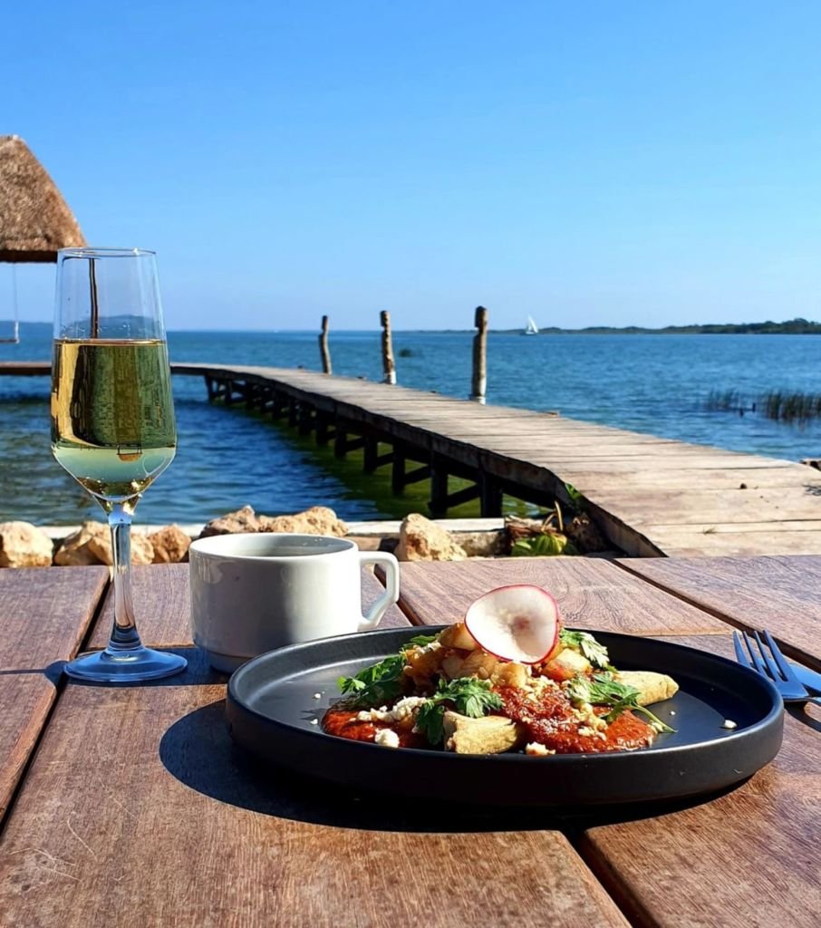 8 restaurantes en Bacalar para comer delicioso y disfrutar preciosas vistas a la laguna