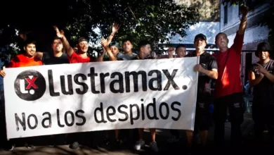Más de 150.000 despidos en 2025 y casi 22.000 empresas menos desde la llegada de Javier Milei 10 Los despidos en Lustramax —13 en depósito, 9 en administración y los 2 delegados— fueron anunciados de forma irregular y ejecutados sin mediación efectiva del Estado.