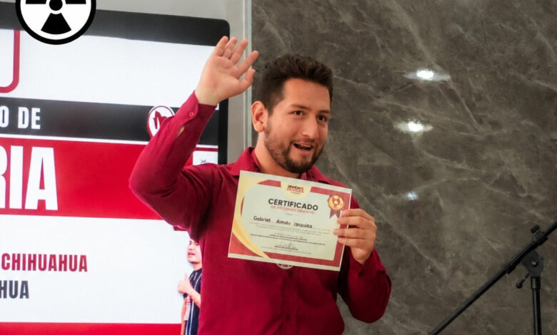 El joven militante y activista social Gabriel Amézquita se registró esta mañana como aspirante a la Coordinación en Defensa de la Transformación y la Soberanía Nacional del Distrito 6 Federal. 7 El joven militante y activista social Gabriel Amézquita se registró esta mañana como aspirante a la Coordinación en Defensa de la Transformación y la Soberanía Nacional del Distrito 6 Federal.